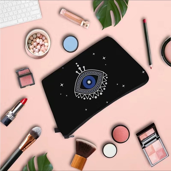 Brand new in package makeup bag - Picture 10 of 10